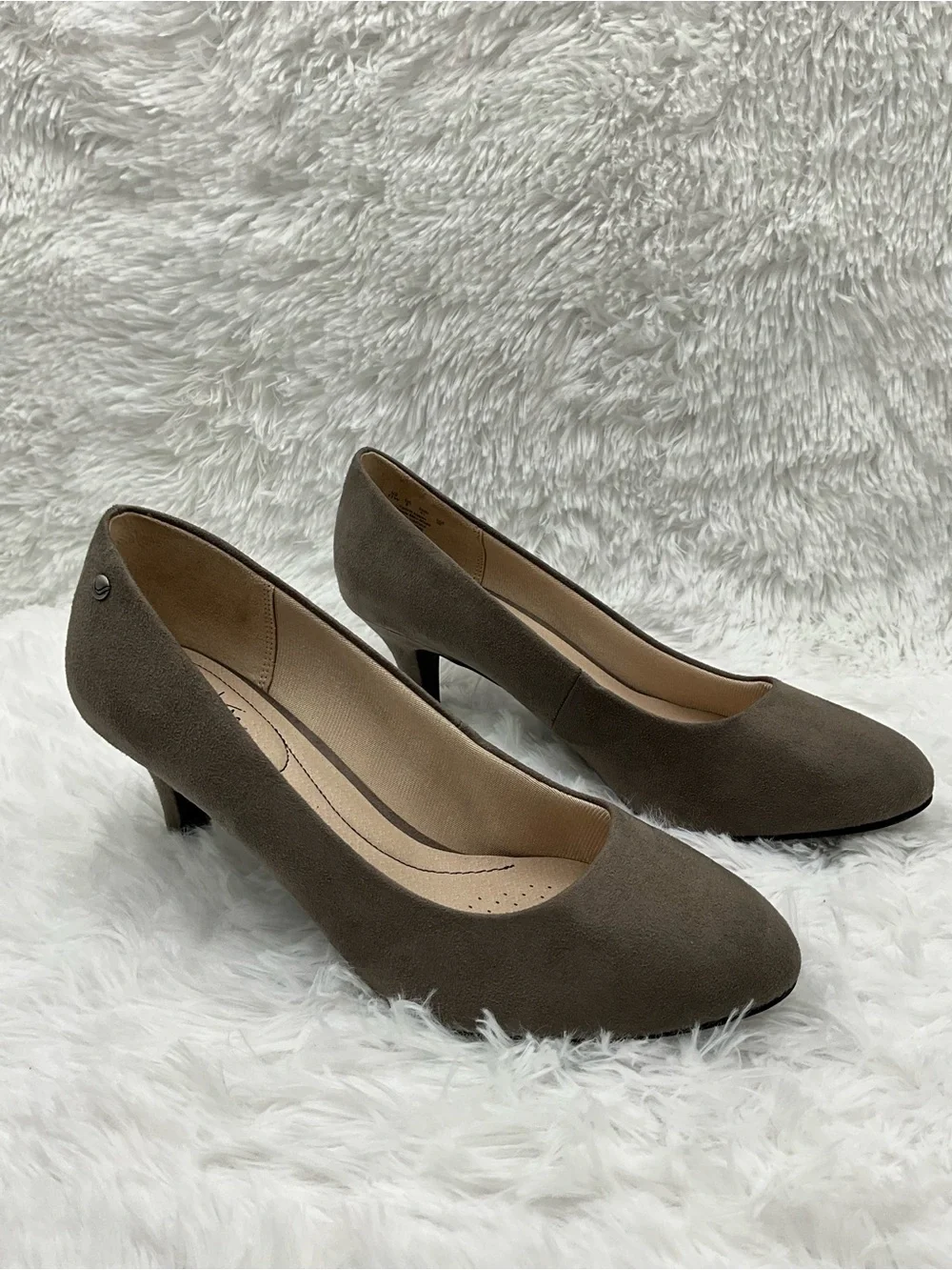 Life Stride Pumps Size 11W Taupe Suede Mid Heel Pumps